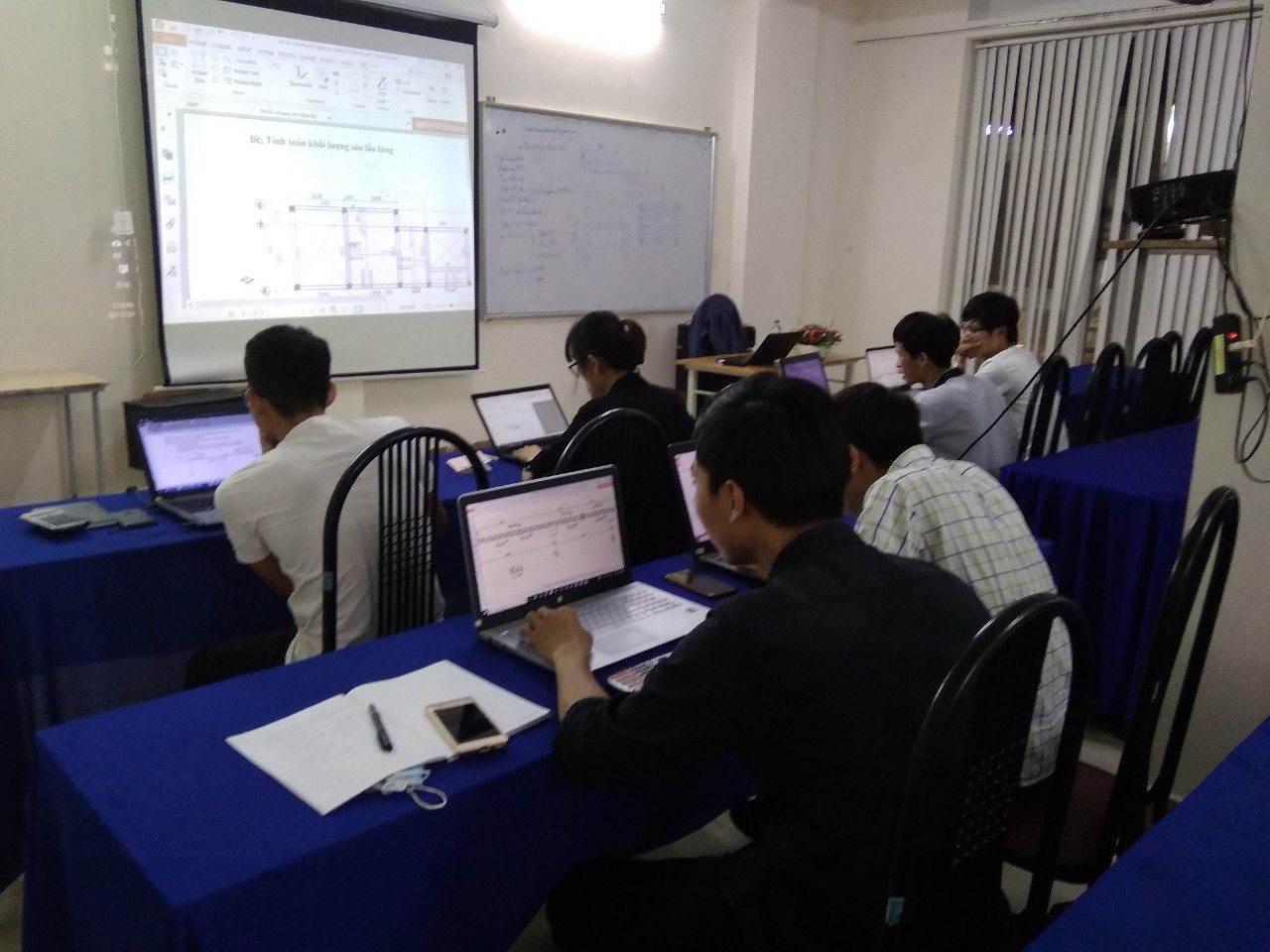 Học viên thực hành nghiệp vụ xây dựng tại lớp đào tạo – Đà Nẵng, 2018