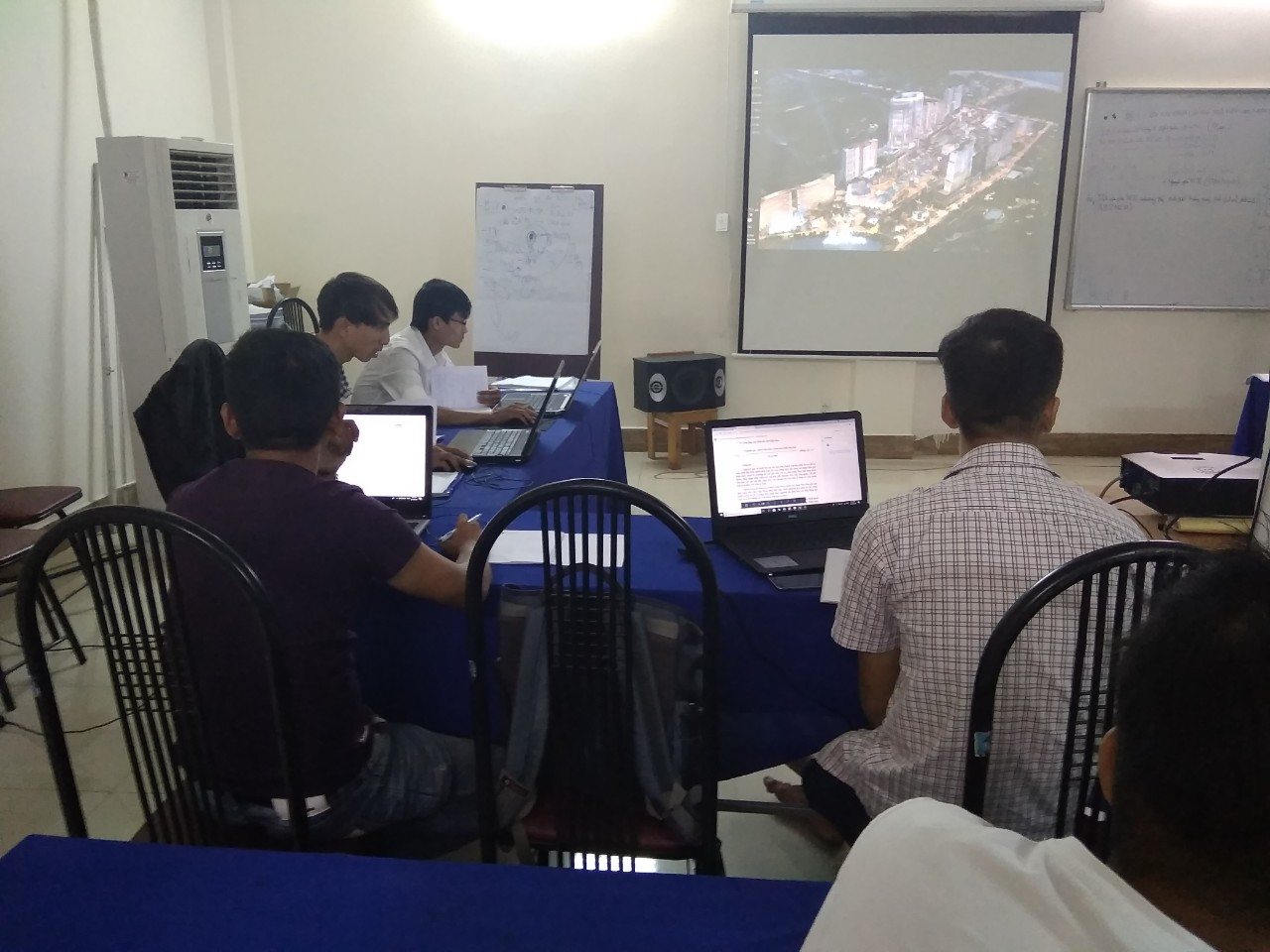 Học viên thực hành nghiệp vụ xây dựng tại lớp đào tạo – Đà Nẵng, 2018